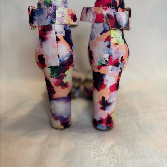 Dream Pairs Floral Women's Heels - Picture 3 of 5